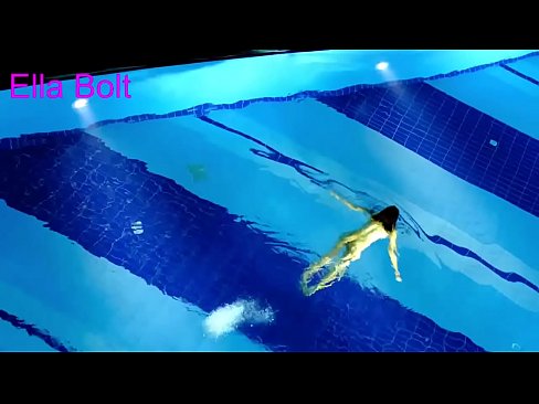 ❤️ No puc parar de mirar-la, jove rossa presa nedant nua a la piscina del complex ELLA BOLT Sexe a nosaltres ca.epicpornvideos-com.ru